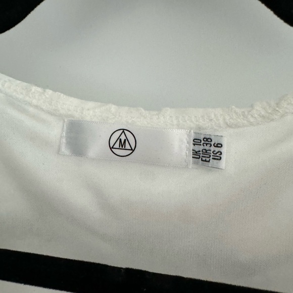 Like new Missguided cotton eyelet tie-front dress - Picture 3 of 3